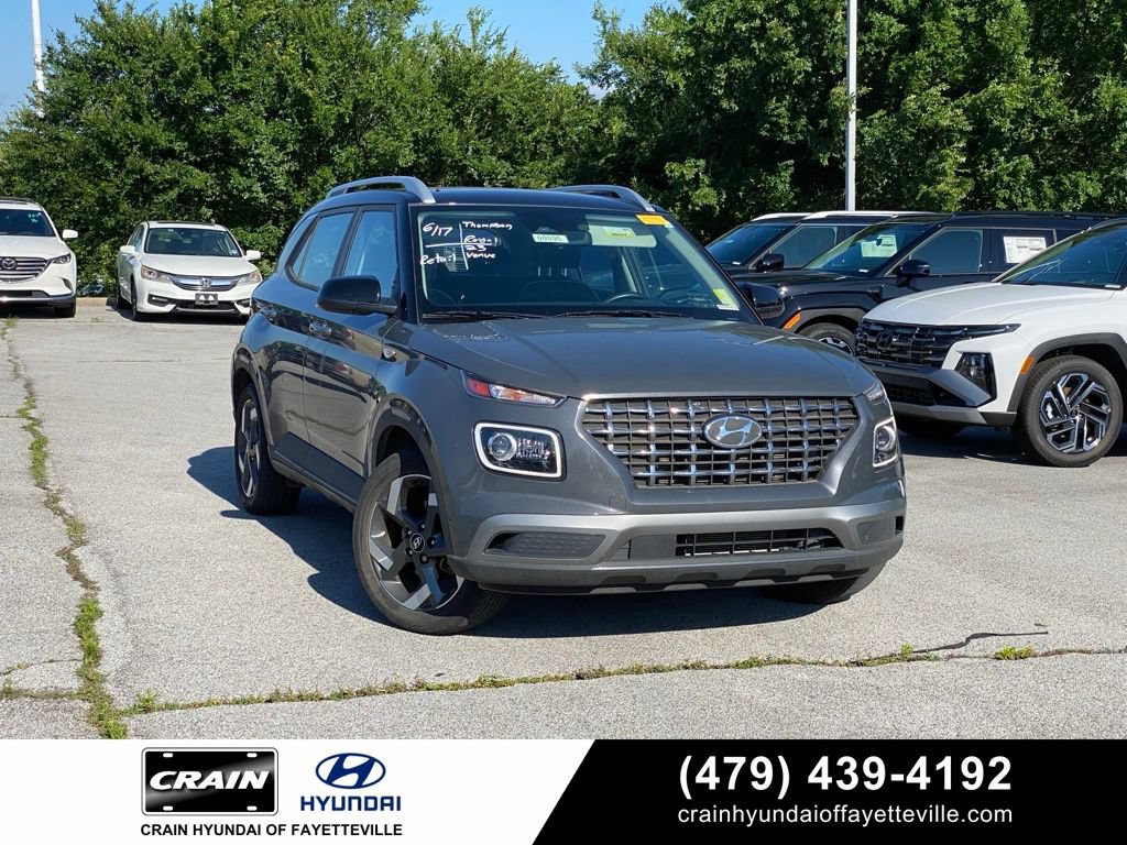Used 2023 Hyundai Venue Limited FWD image 1