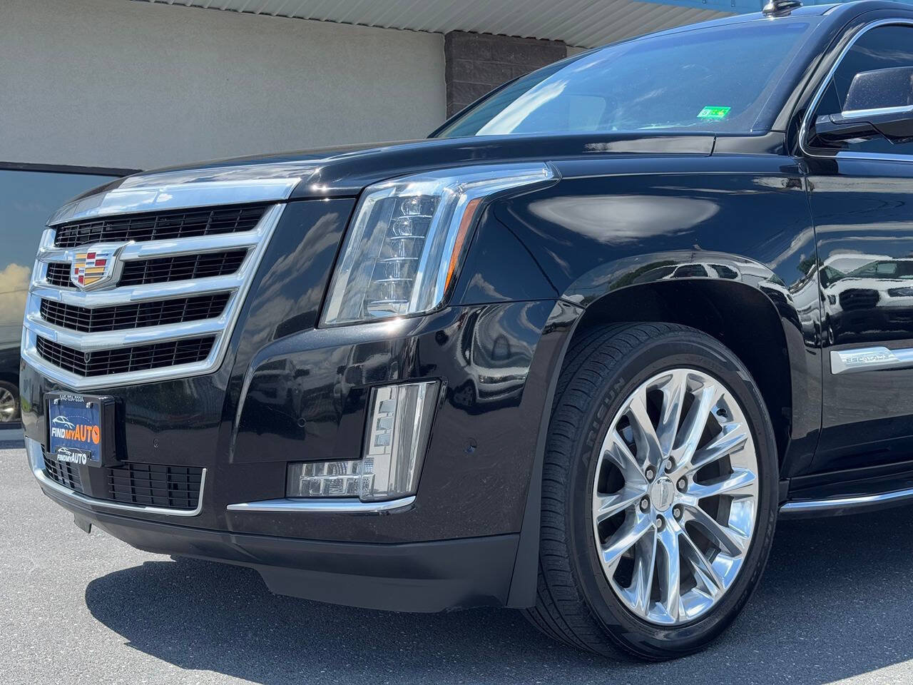 Used 2018 Cadillac Escalade ESV Premium Luxury AWD/4WD image 46