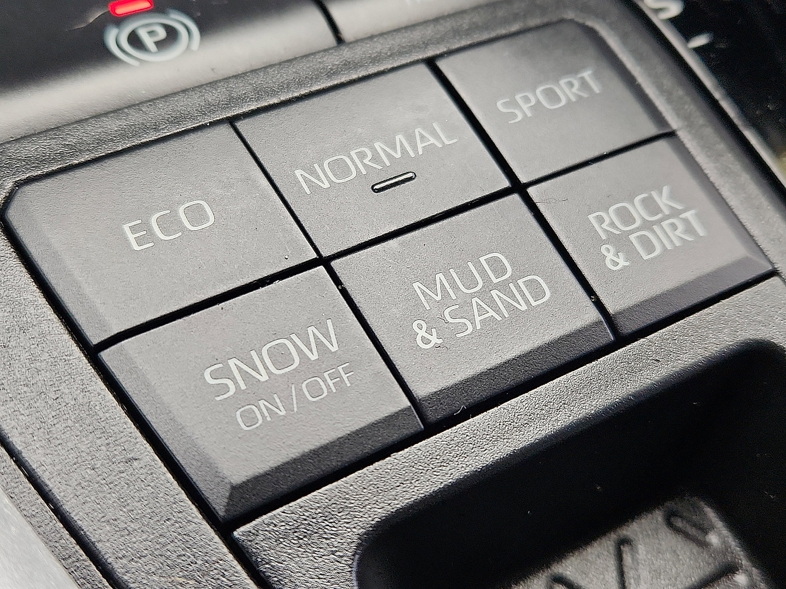 Used 2019 Toyota RAV4 LE image 23