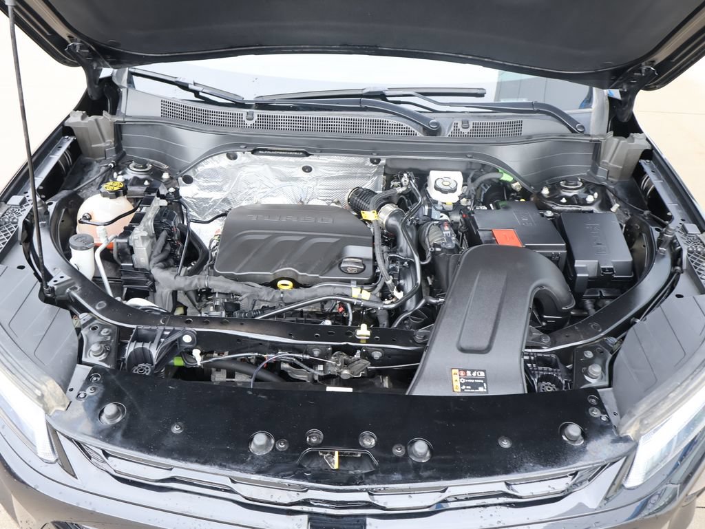 Used 2025 Chevrolet Trax ACTIV w/ Sunroof Package FWD image 39