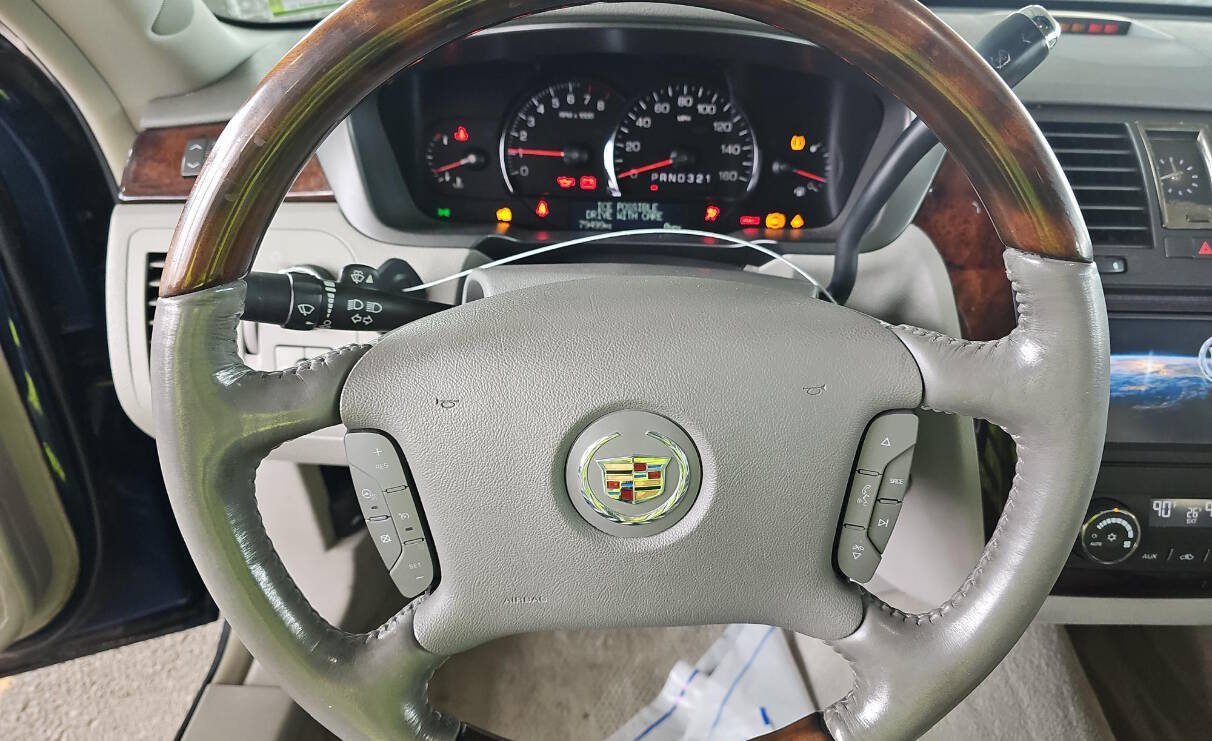 Used 2009 Cadillac DTS FWD image 11
