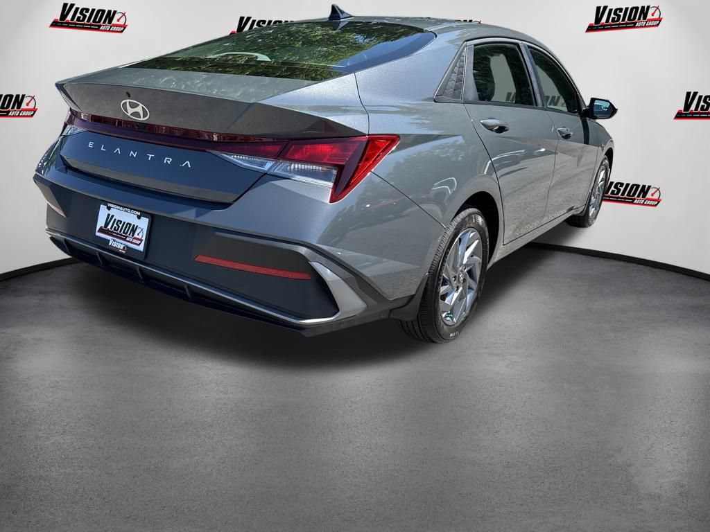 Certified 2024 Hyundai Elantra SEL FWD image 5