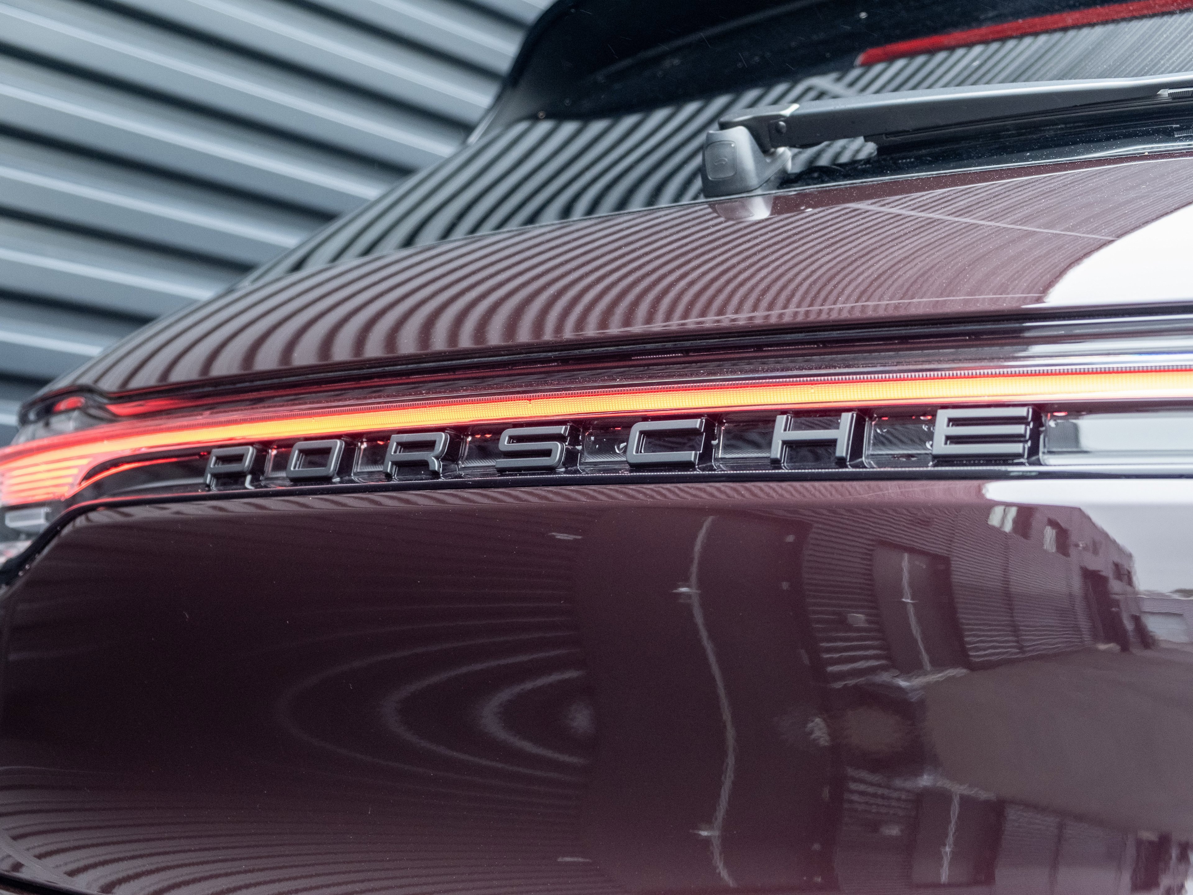 Certified 2025 Porsche Macan image 40