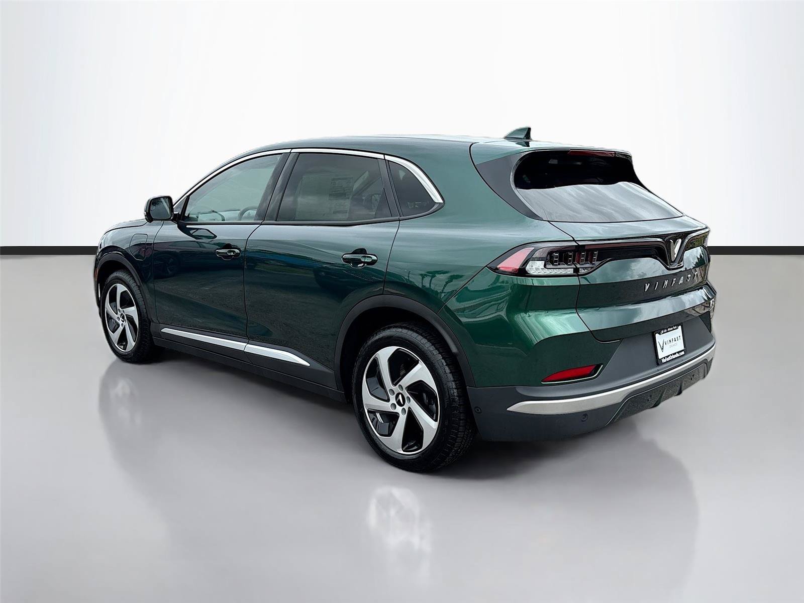 New 2025 VinFast VF 8 Eco AWD/4WD image 5