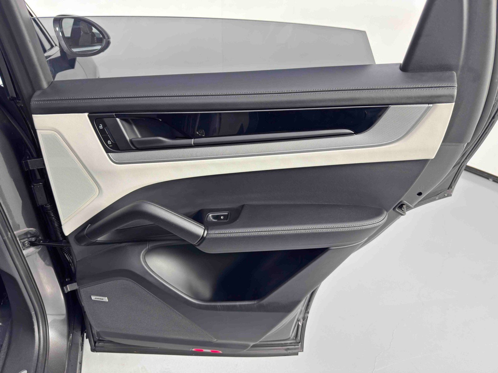 Used 2024 Porsche Cayenne w/ Technology Package image 51