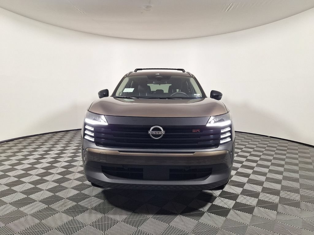 Used 2026 Nissan Kicks SR FWD image 2