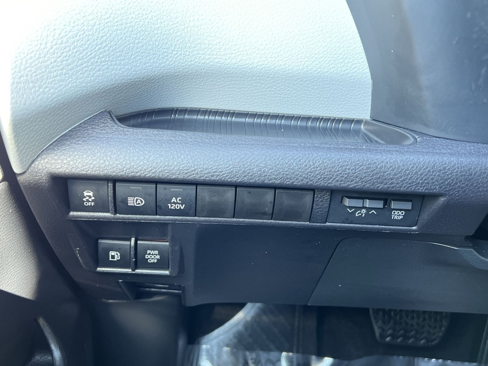Used 2025 Toyota Sienna XSE w/ XSE Plus Package FWD image 22