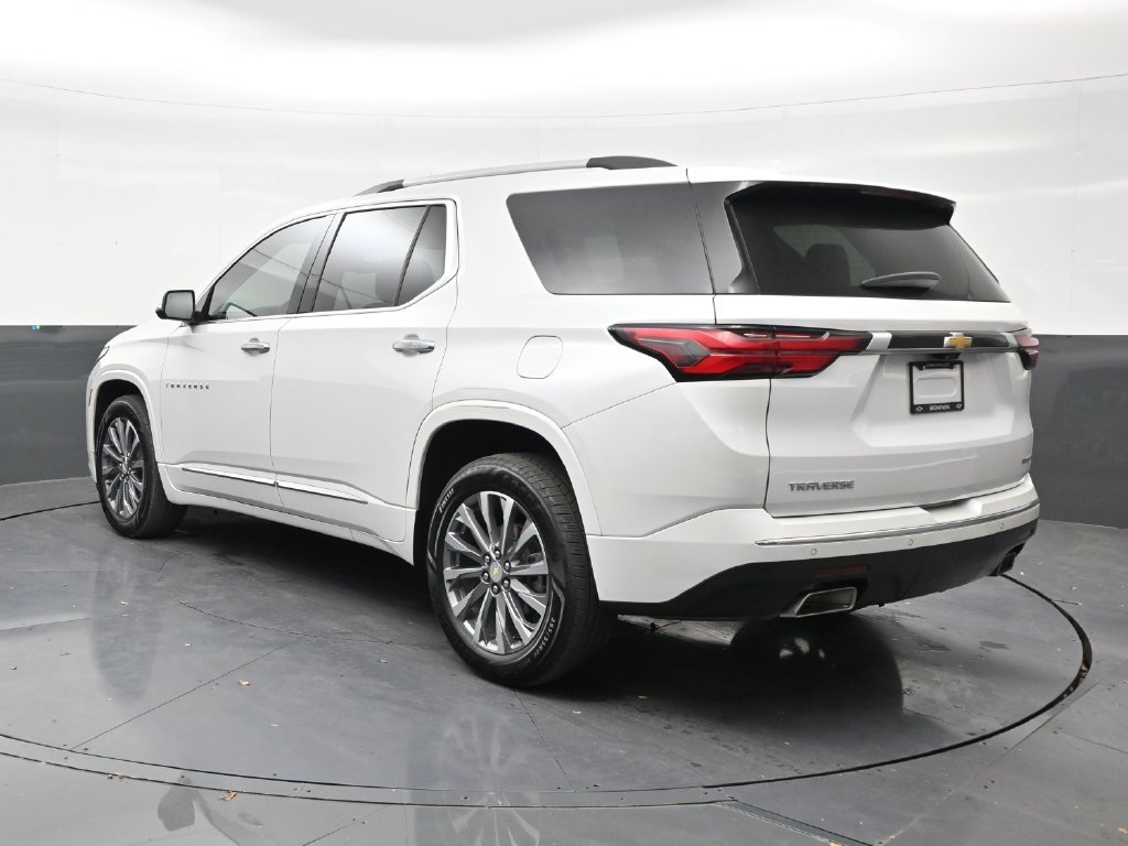 Used 2022 Chevrolet Traverse Premier FWD image 3