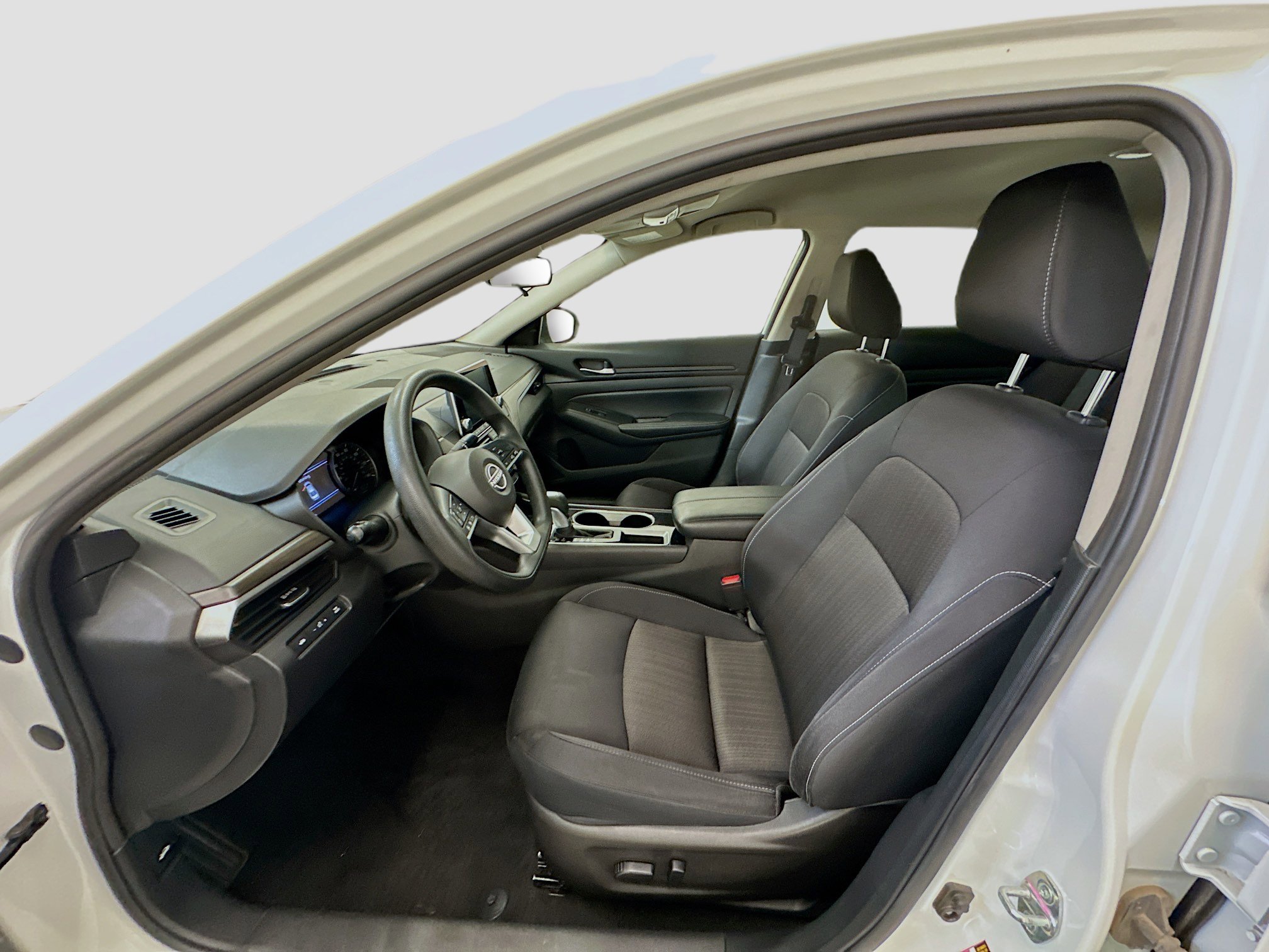 Used 2024 Nissan Altima 2.5 SV image 13