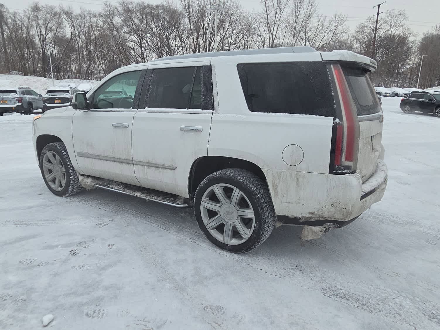 Used 2017 Cadillac Escalade Luxury image 4