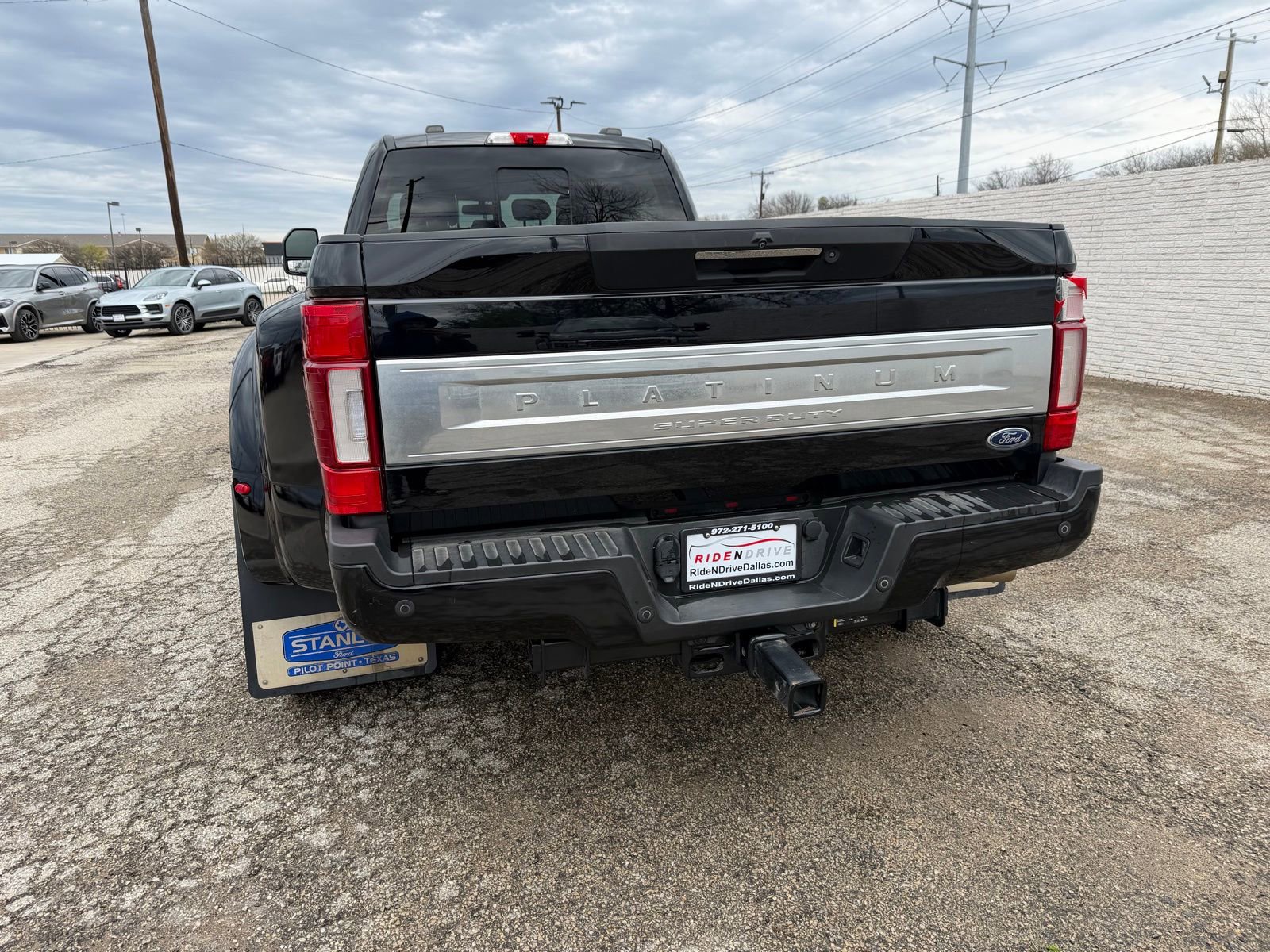 Used 2022 Ford F350 Platinum w/ FX4 Off-Road Package AWD/4WD image 5