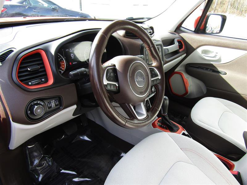 Used 2015 Jeep Renegade Latitude image 12