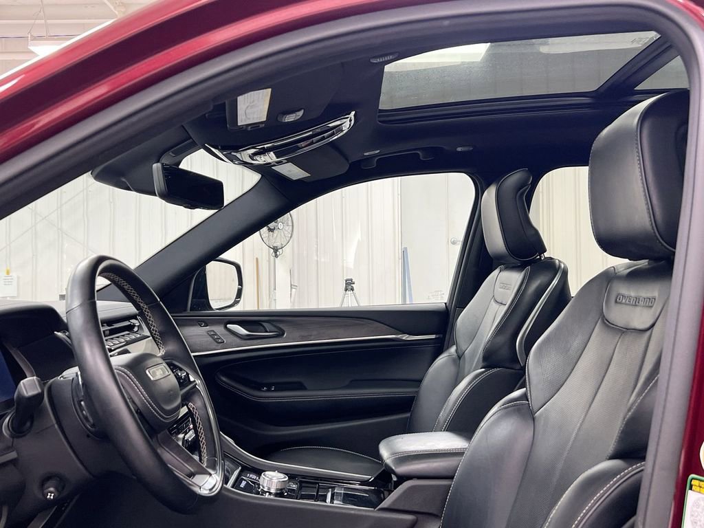 Used 2021 Jeep Grand Cherokee L Overland w/ Luxury Tech Group IV image 19