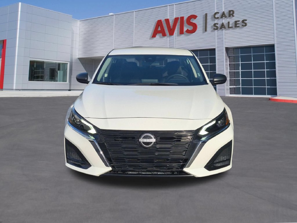 Used 2025 Nissan Altima 2.5 SV FWD image 2