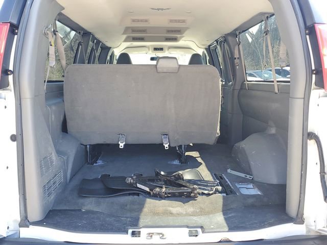 Used 2018 Chevrolet Express 2500 w/ Driver Convenience Package image 9