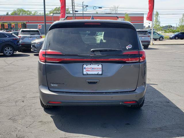 Used 2021 Chrysler Pacifica Touring-L w/ S Appearance Package FWD image 6