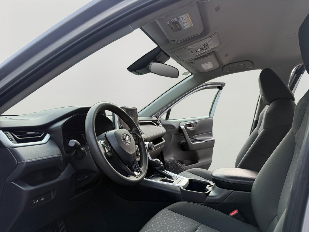 Used 2024 Toyota RAV4 XLE FWD image 9