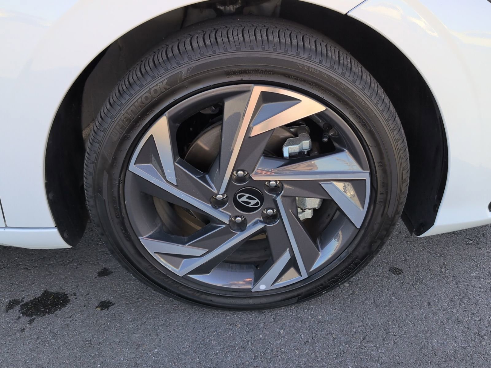 Used 2025 Hyundai Elantra Limited image 10