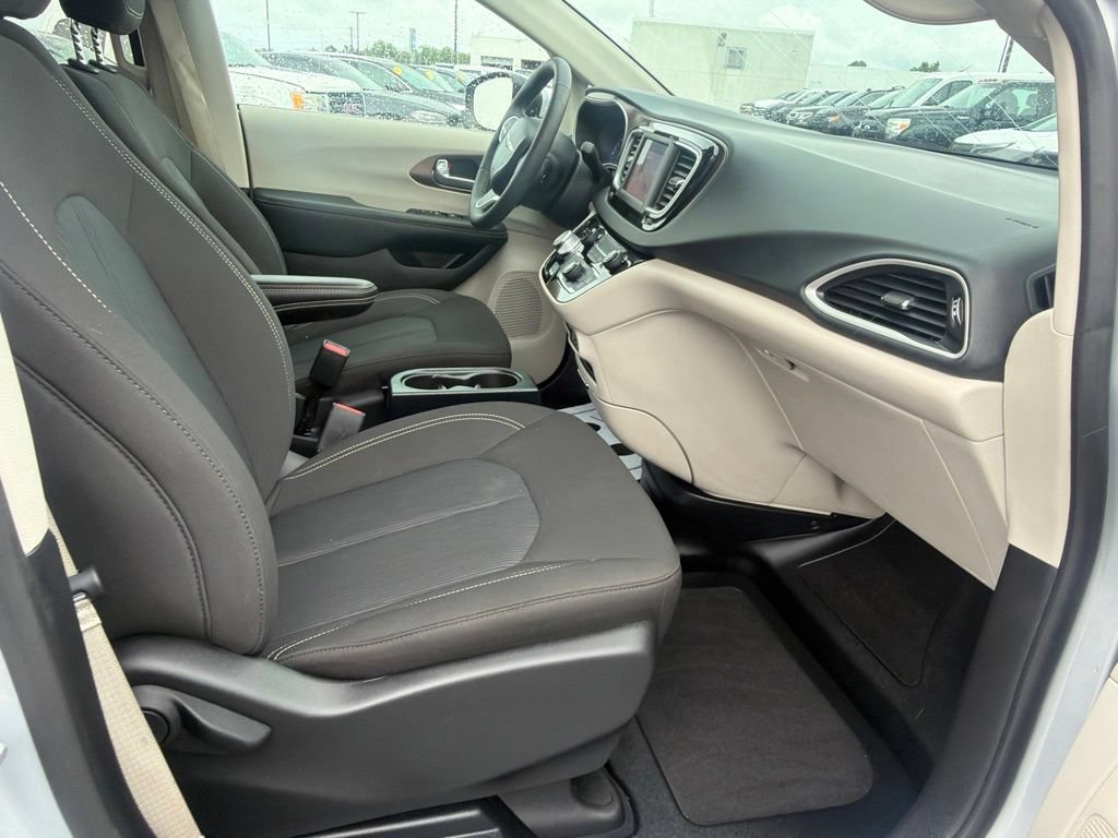 Used 2023 Chrysler Voyager LX FWD image 22