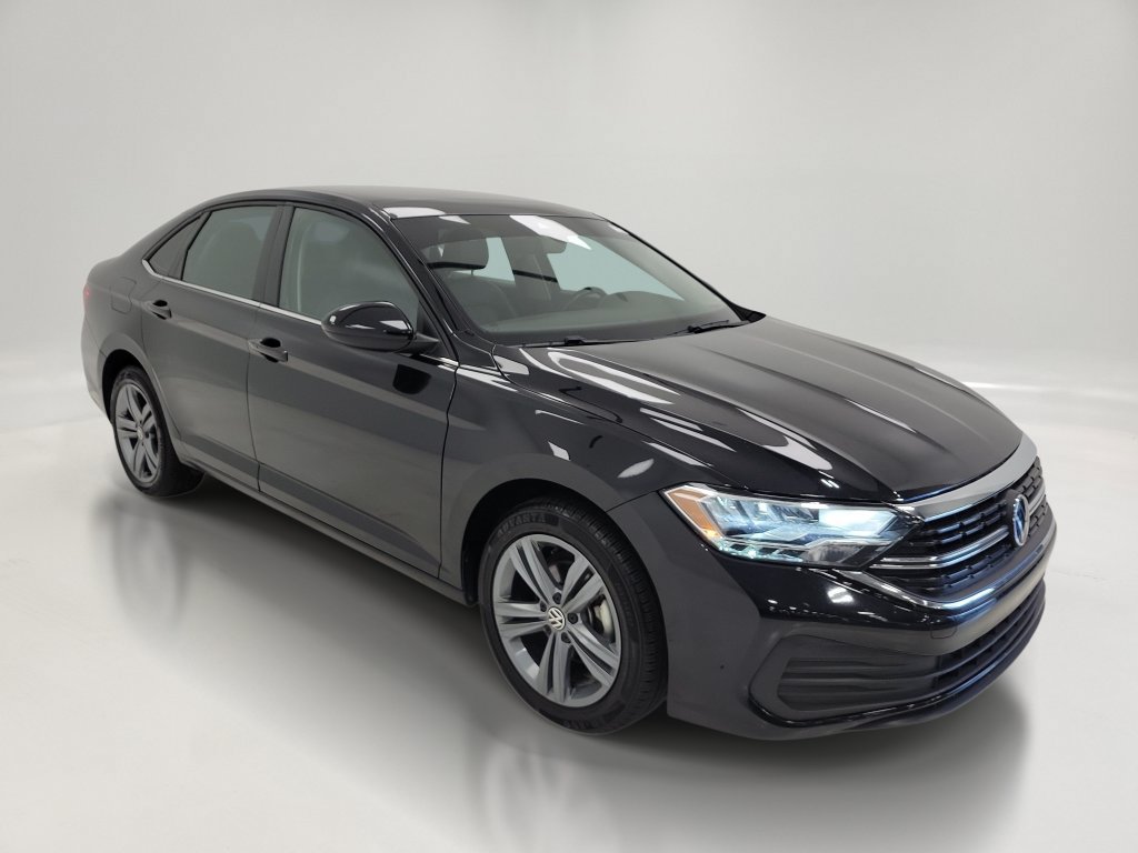 Used 2024 Volkswagen Jetta SE FWD image 3
