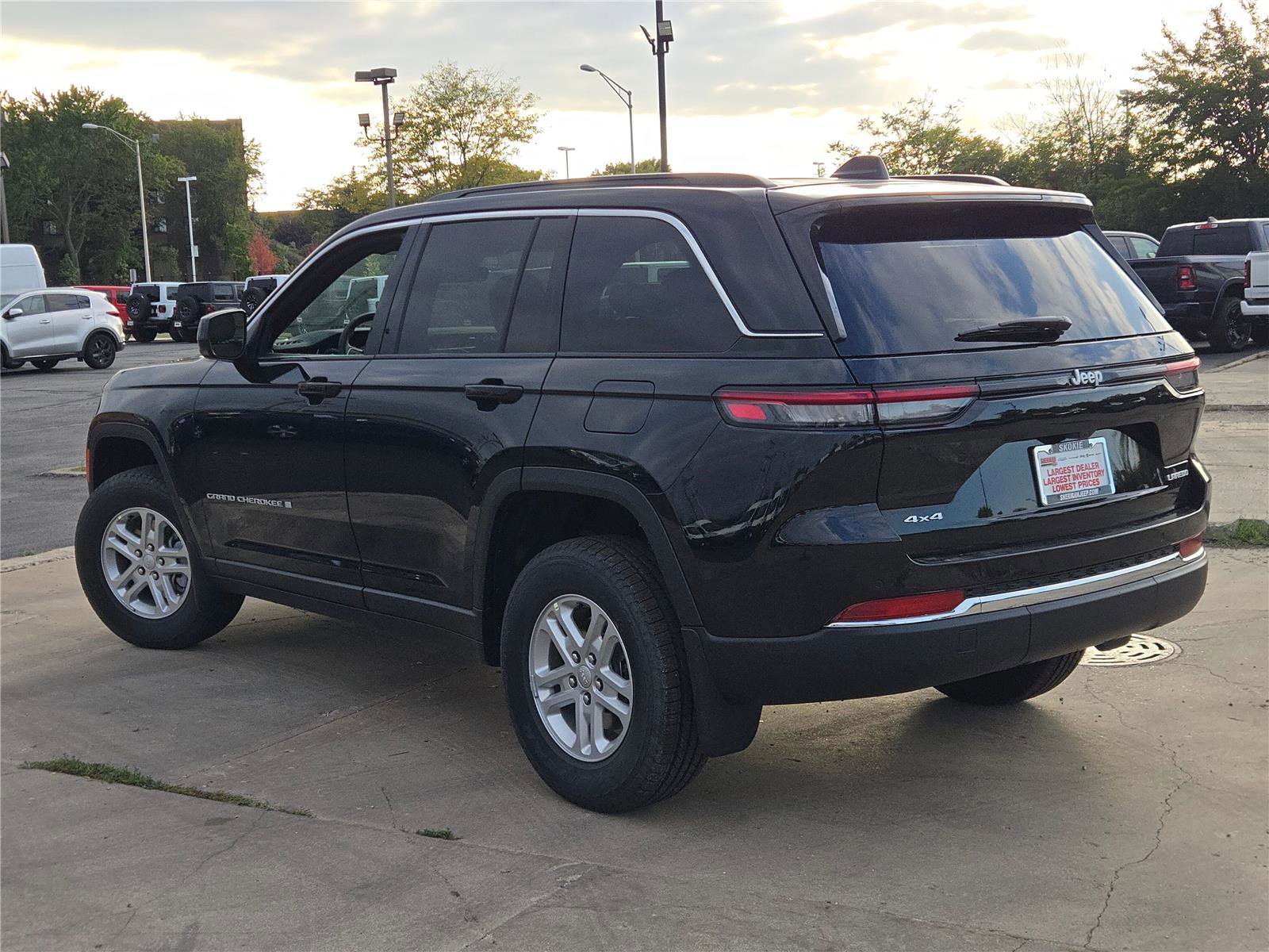 New 2025 Jeep Grand Cherokee Laredo w/ MOPAR Finishing Package image 15