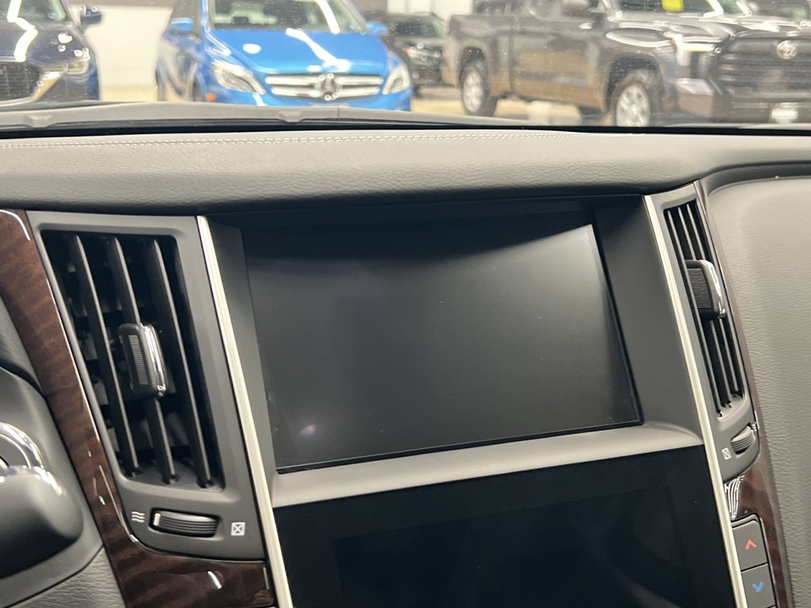 Used 2018 INFINITI Q50 Luxe w/ Essential Package (3.0T Luxe) image 17