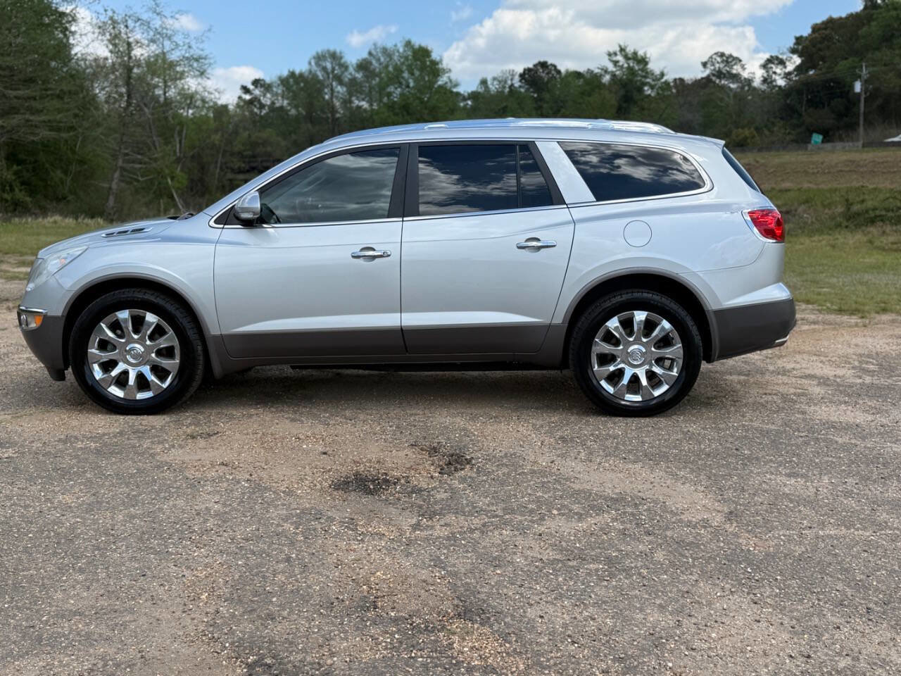 Used 2012 Buick Enclave Premium w/ LPO, Cargo Convenience Pkg FWD image 2