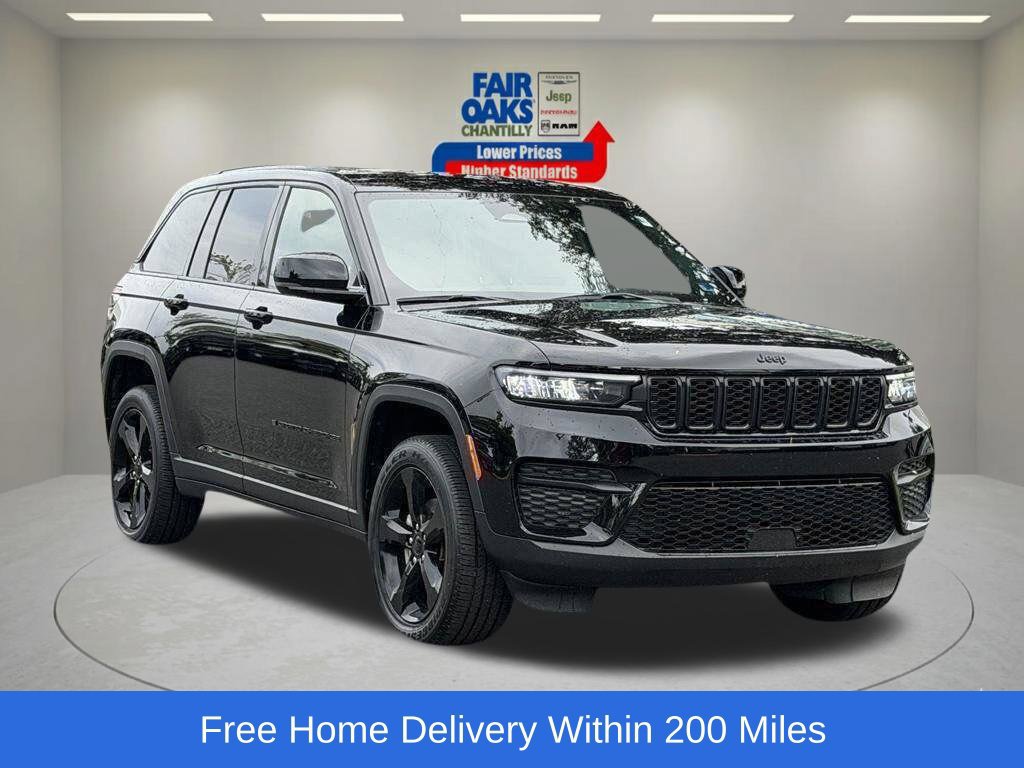 Certified 2025 Jeep Grand Cherokee Altitude AWD/4WD image 1