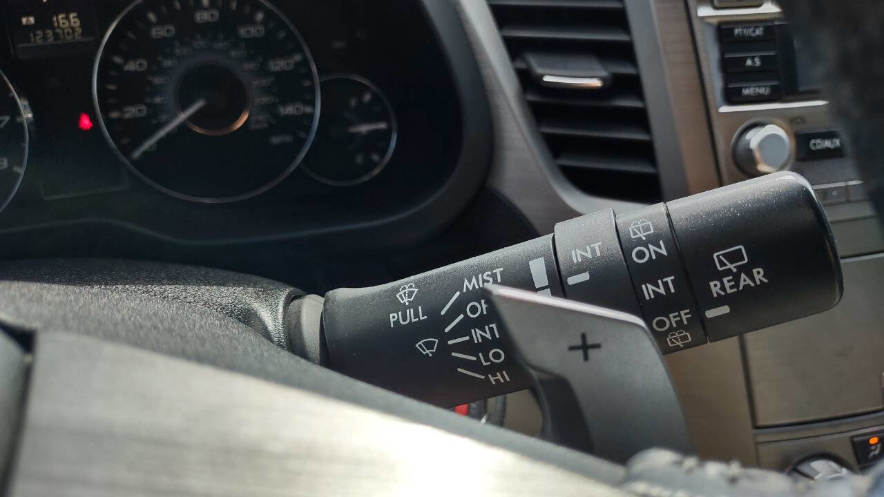 Used 2010 Subaru Outback 2.5i Premium w/ Popular Equipment Group 1B image 17