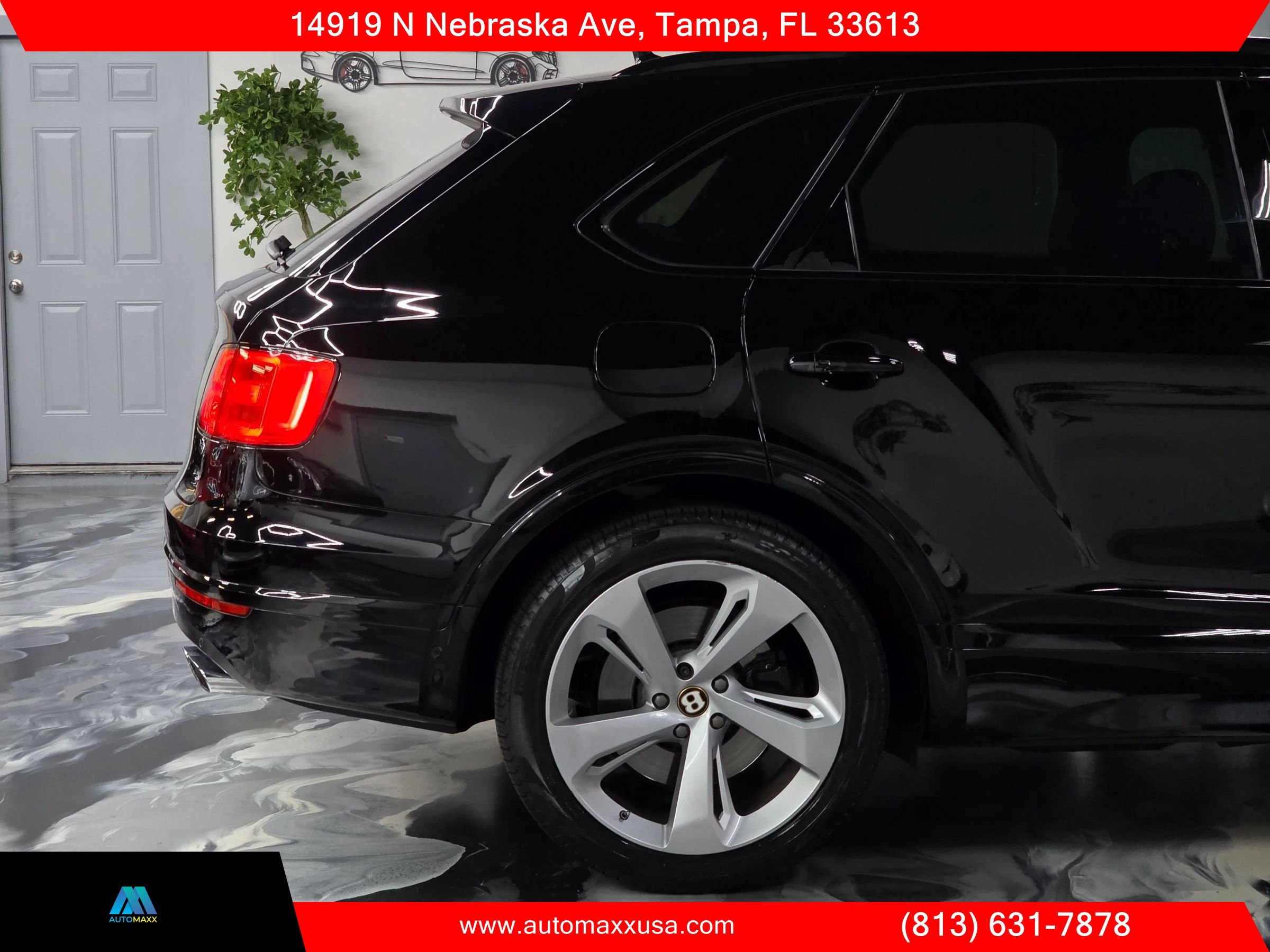 Used 2020 Bentley Bentayga Design Series AWD/4WD image 16