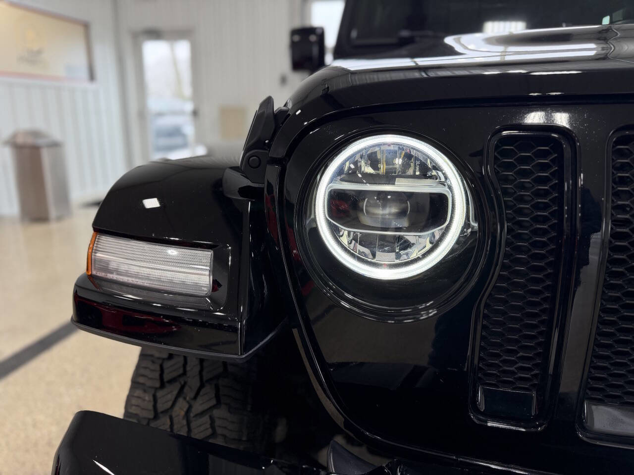 Used 2021 Jeep Wrangler Unlimited Sahara AWD/4WD image 37