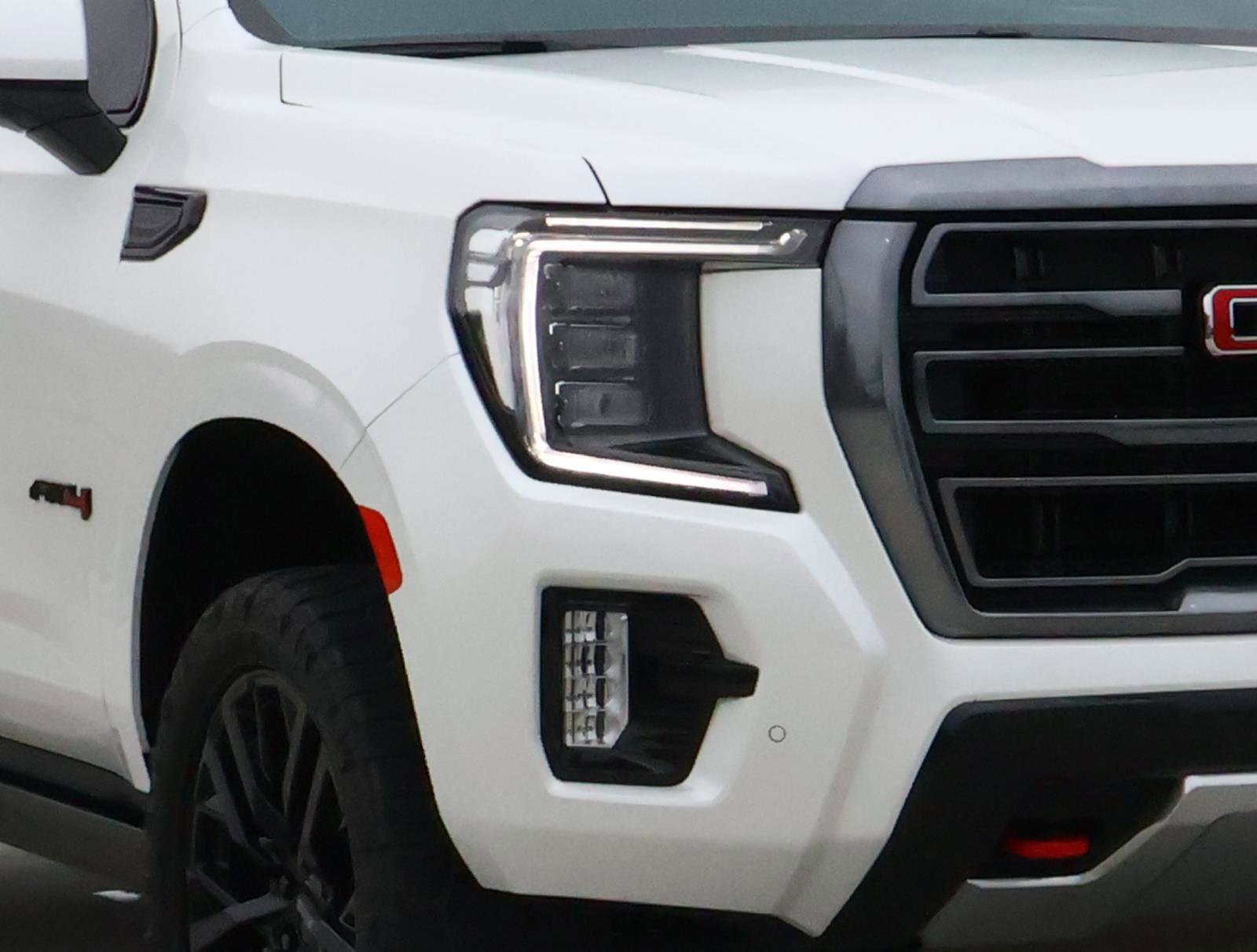 Used 2023 GMC Yukon AT4 w/ Technology Package image 7