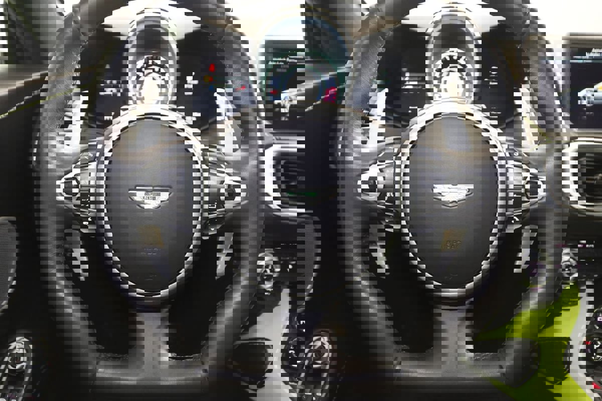 Used 2019 Aston Martin V8 Vantage Coupe RWD image 57