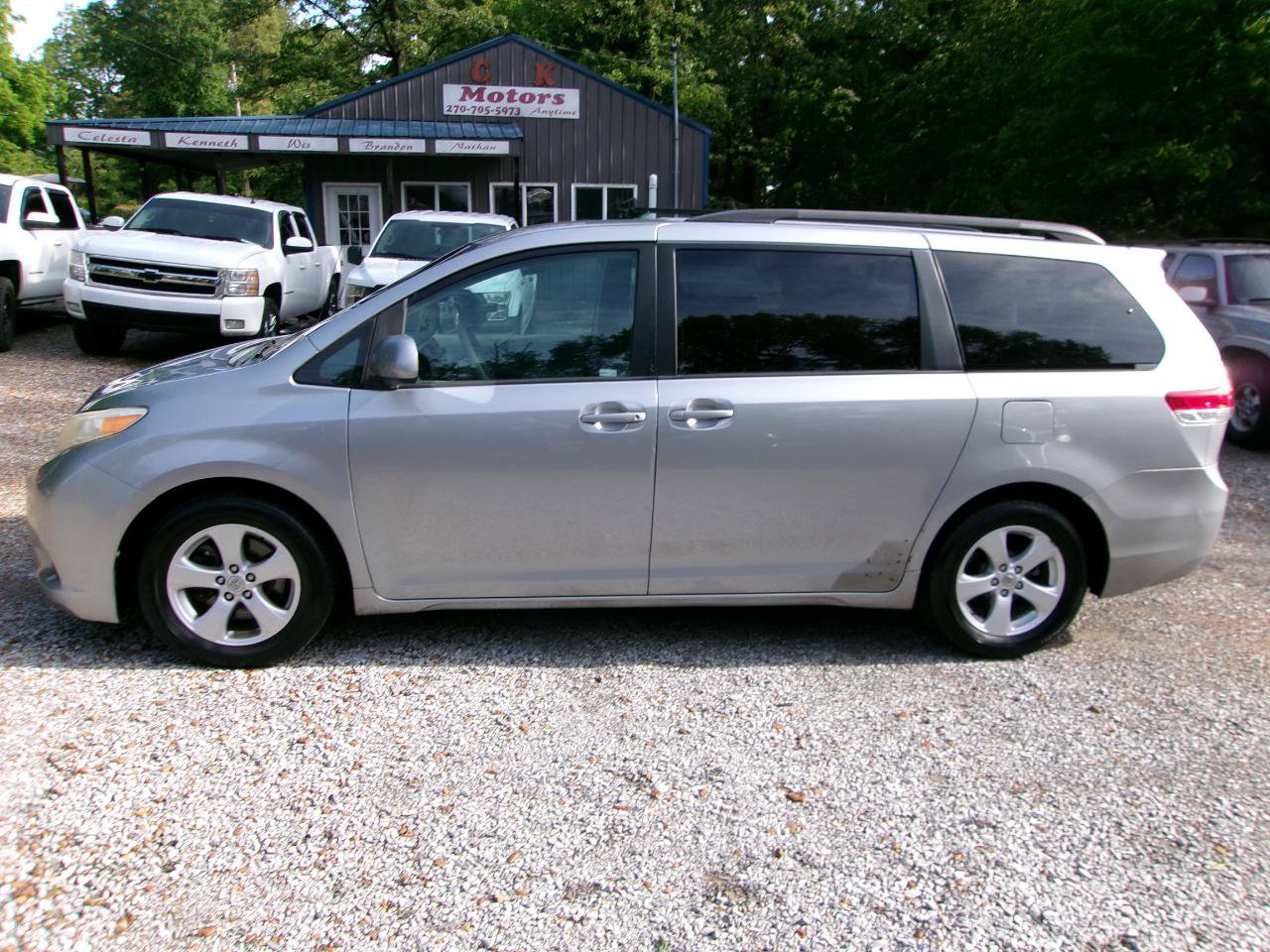 Used 2001 Chevrolet Suburban LT w/ LT Preferred Equipment Group RWD image 25
