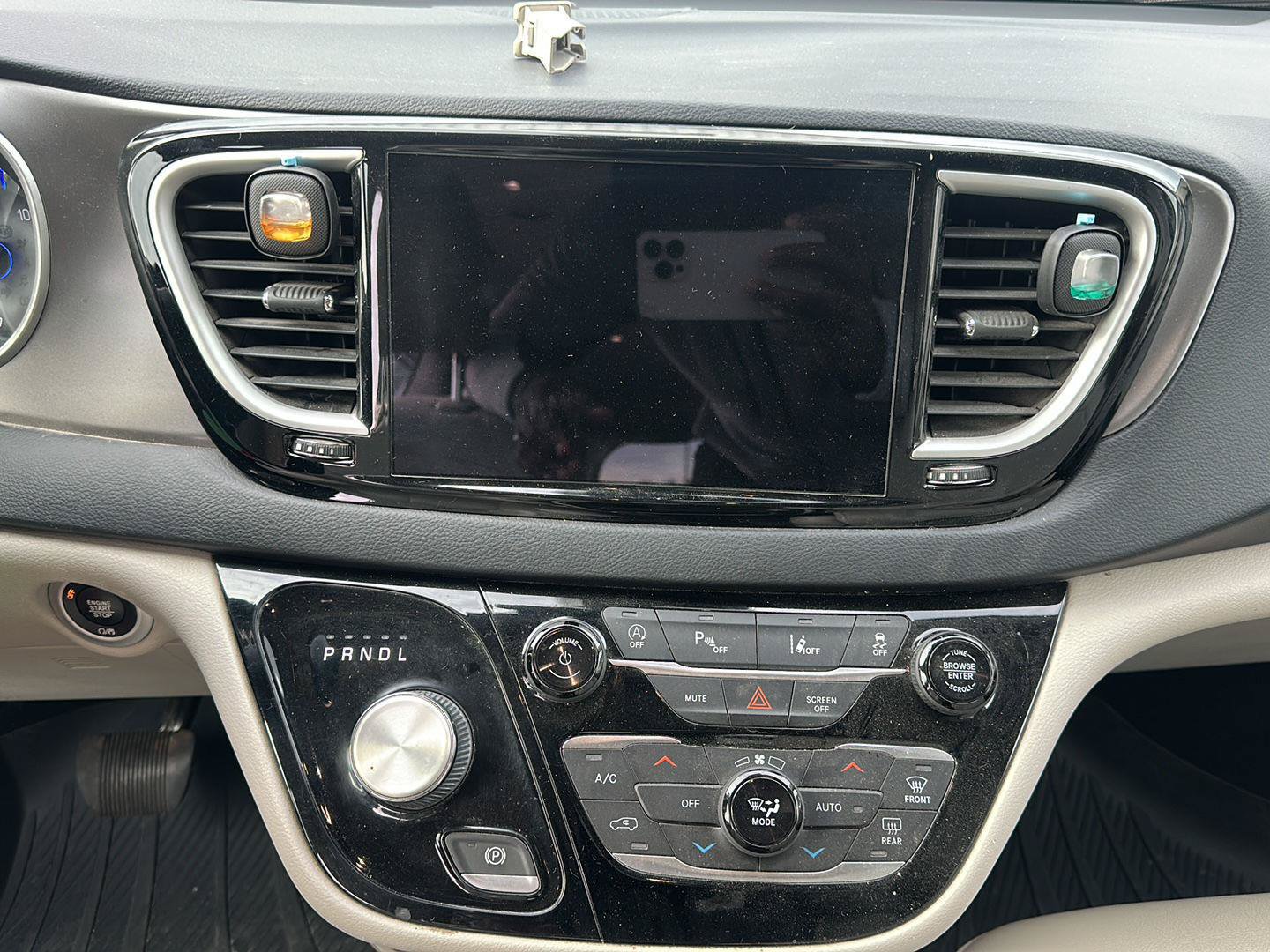 Used 2021 Chrysler Pacifica Touring-L FWD image 10