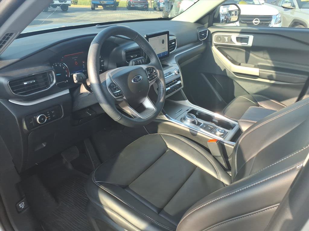 Used 2023 Ford Explorer XLT w/ Equipment Group 202A image 10