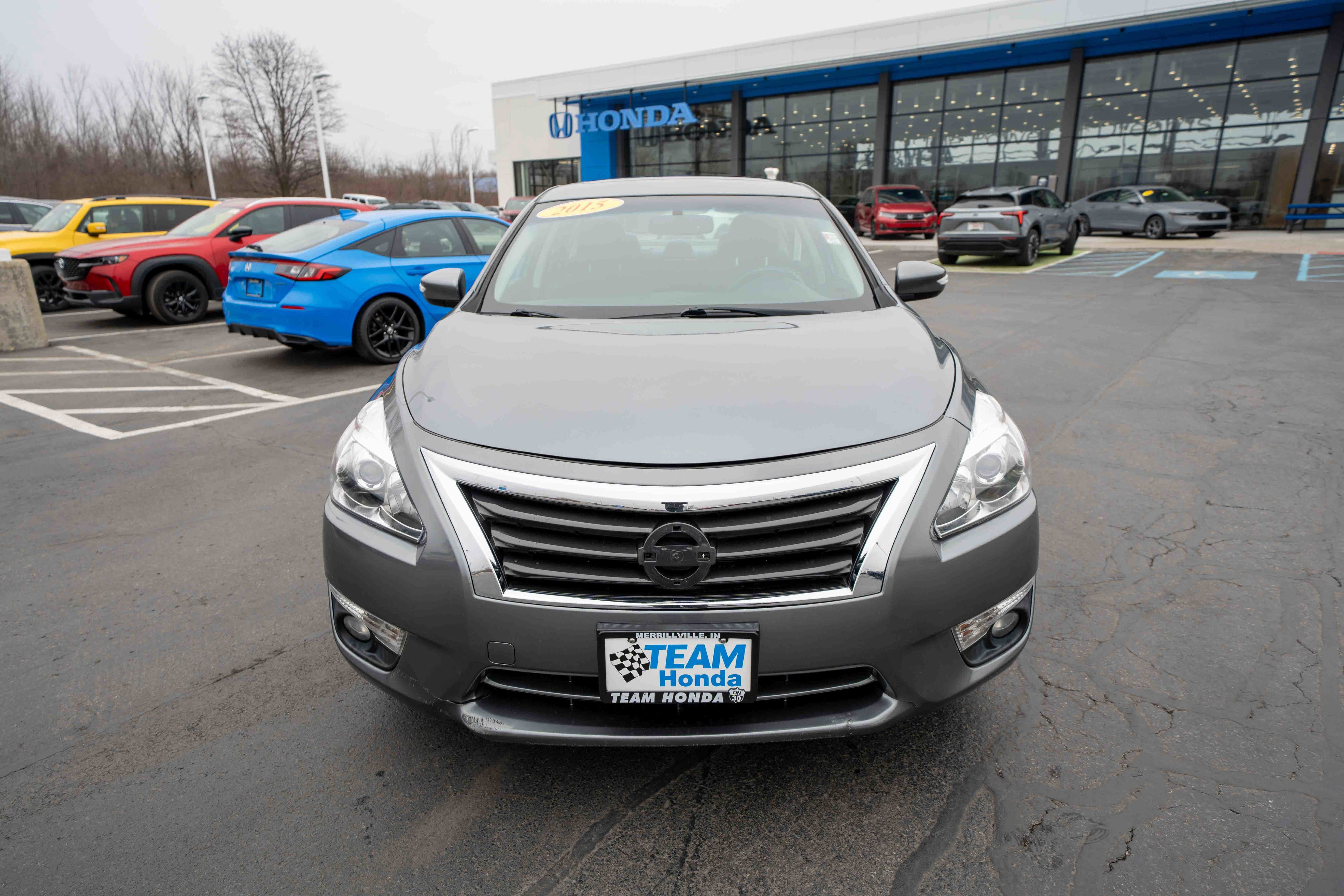 Used 2015 Nissan Altima 2.5 SV w/ Convenience Package image 2