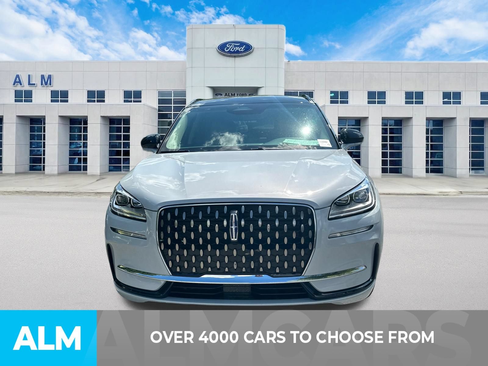 Used 2025 Lincoln Corsair Grand Touring AWD/4WD image 2