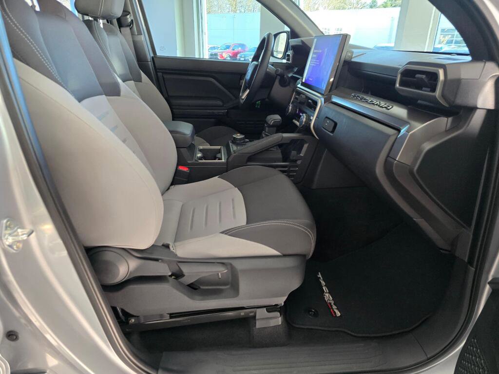 Used 2024 Toyota Tacoma TRD Off-Road image 41