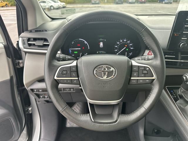 Used 2024 Toyota Sienna XLE image 17