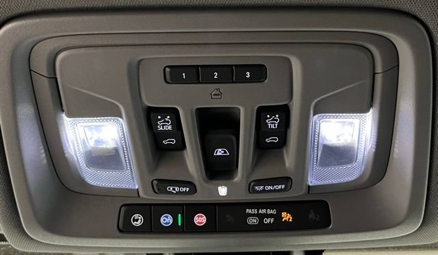 Used 2022 GMC Sierra 3500 Denali w/ Denali Ultimate Package AWD/4WD image 41
