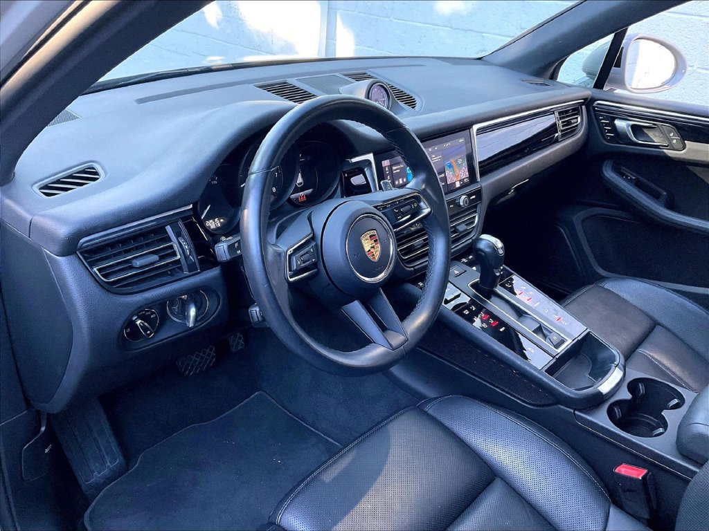 Certified 2023 Porsche Macan AWD/4WD image 4