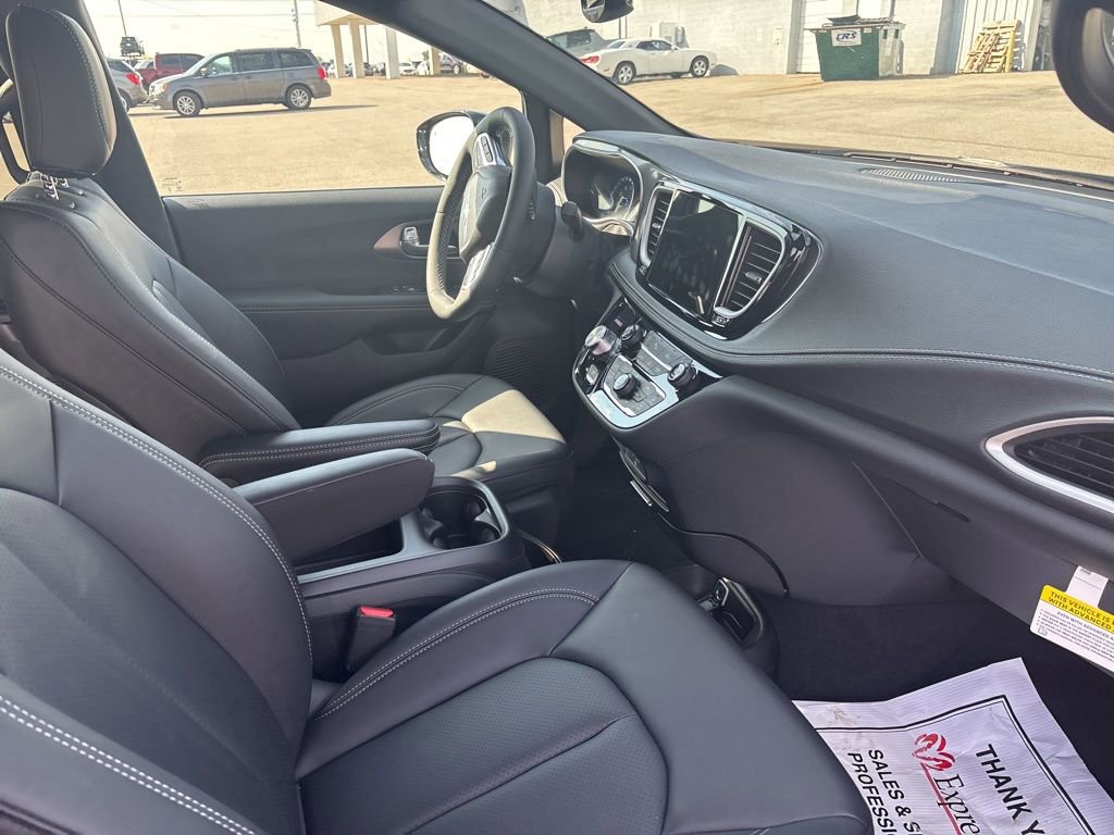 New 2026 Chrysler Pacifica Select image 19