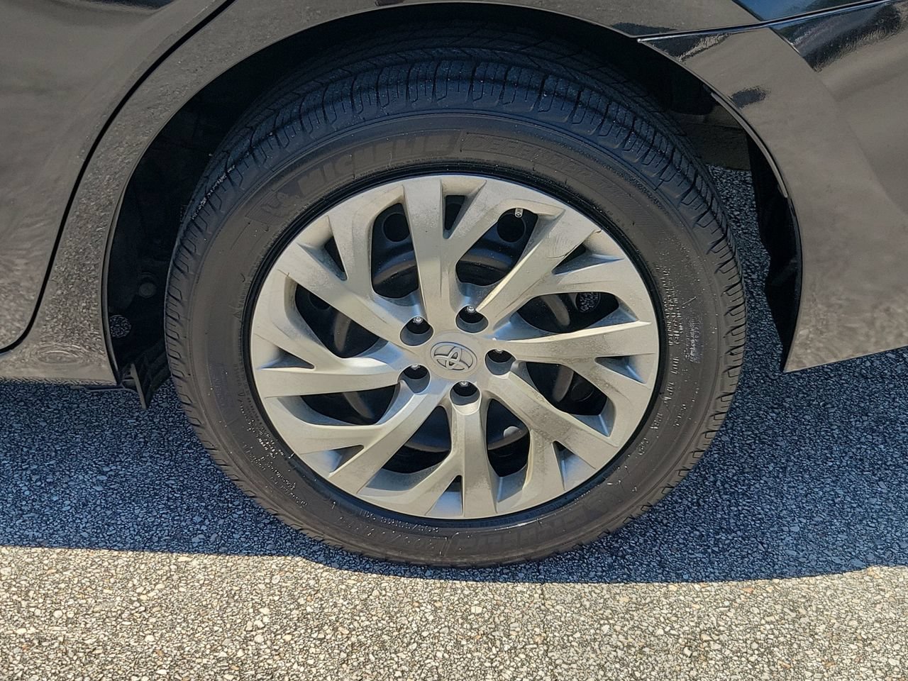 Used 2019 Toyota Corolla LE FWD image 5