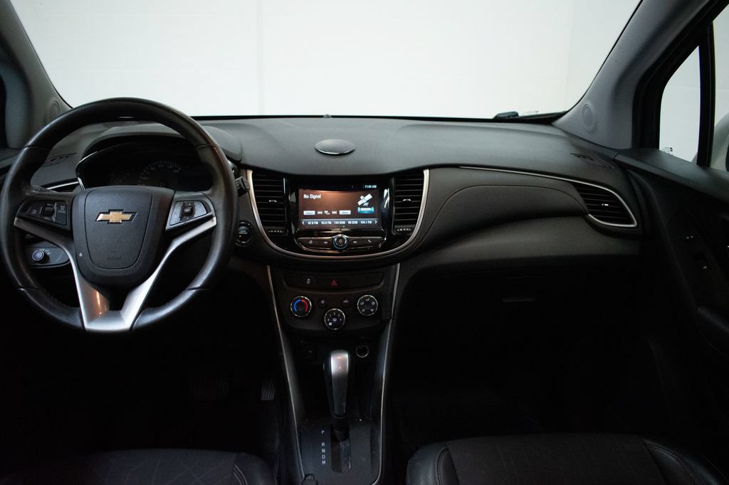 Used 2017 Chevrolet Trax LT w/ LT Convenience Package AWD/4WD image 11