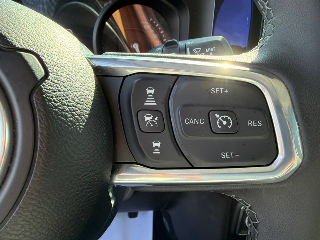Used 2025 Jeep Wrangler Unlimited Sahara w/ Safety Group AWD/4WD image 21