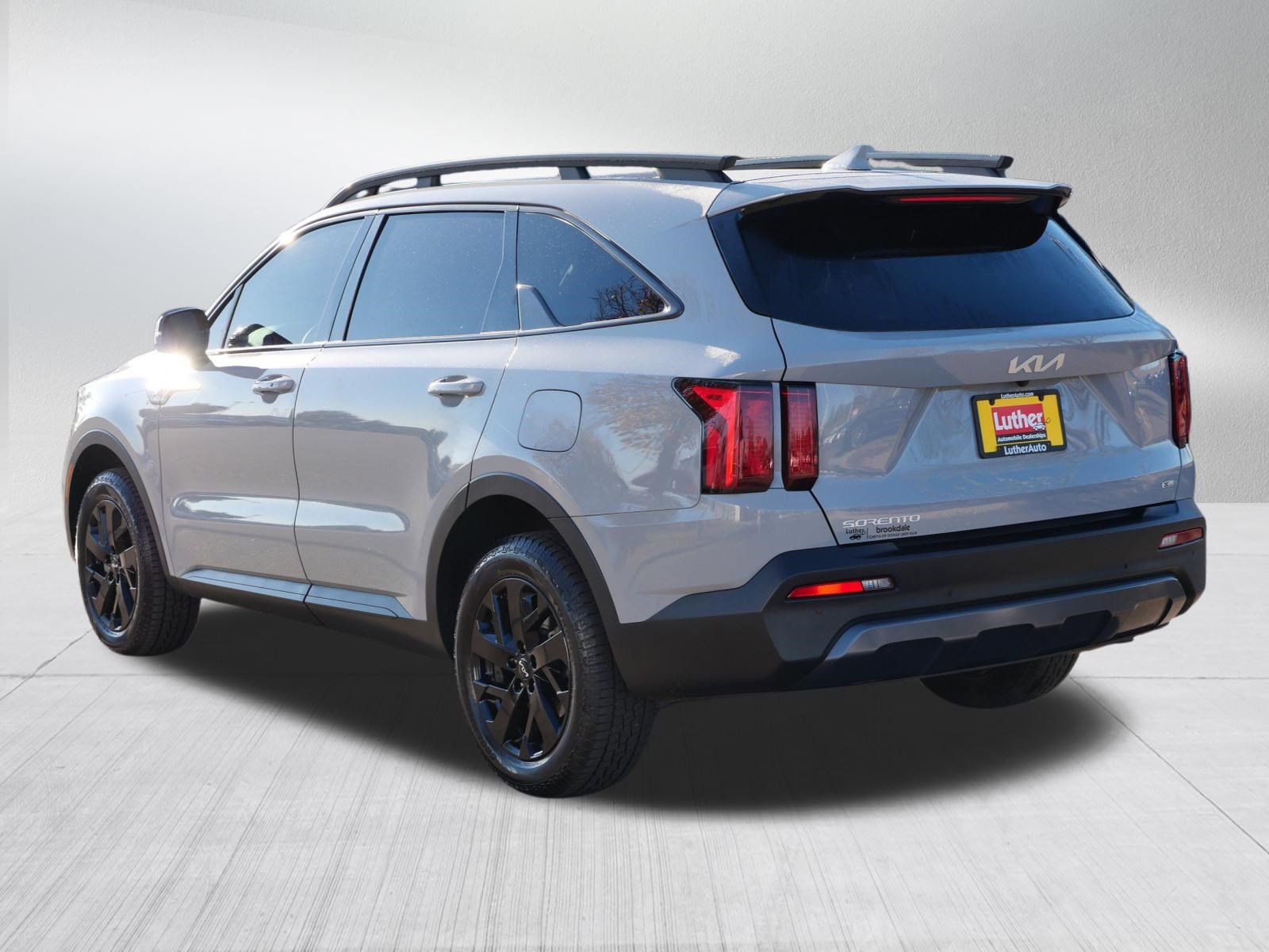 Used 2023 Kia Sorento S w/ Panoramic Sunroof Package AWD/4WD image 5