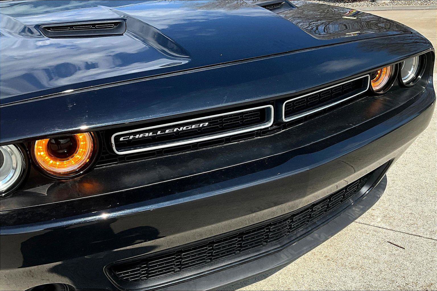 Used 2016 Dodge Challenger SXT image 27