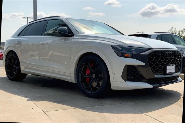 New 2025 Audi RS Q8 performance image 2