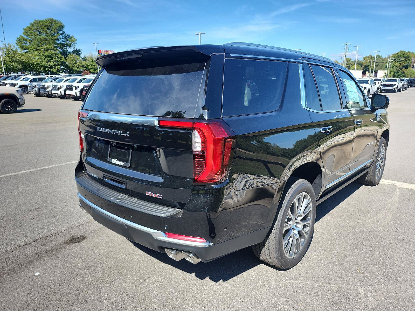 New 2027 GMC Yukon Denali w/ Sun & Power Step Package AWD/4WD image 3